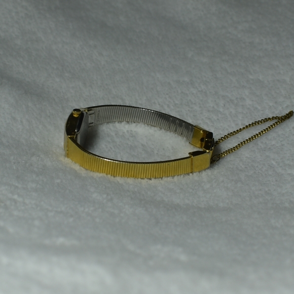 Vintage Pulsar Gold Tone Quartz Watch with Security Chain - Picture 6 of 11